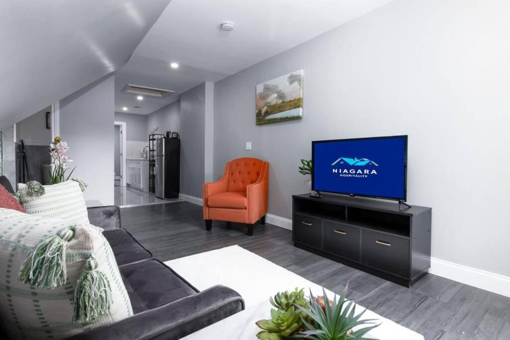 Cozy Micro Apartment, Minutes From Falls Niagara Falls Zewnętrze zdjęcie
